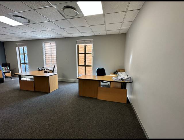 1,037M² OFFICE TO LET IN ROSEBANK